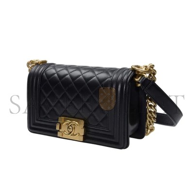 CHANEL SMALL QUILTED BOY BLACK A67085 Y09939 94305 (20*12*8cm)