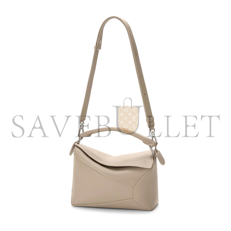 LOEWE SMALL PUZZLE EDGE BAG IN SOFT GRAINED CALFSKIN A510P60XAW (24*16.5*10.5cm) LOEWE SMALL PUZZLE EDGE BAG IN SOFT GRAINED CALFSKIN A510P60XAW (24*16.5*10.5cm)