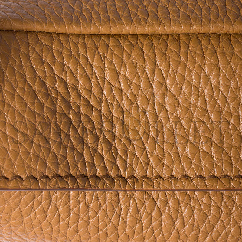 MIU MIU LEATHER POUCH 5NF462 (18*9.5*7cm) MIU MIU LEATHER POUCH 5NF462 (18*9.5*7cm)