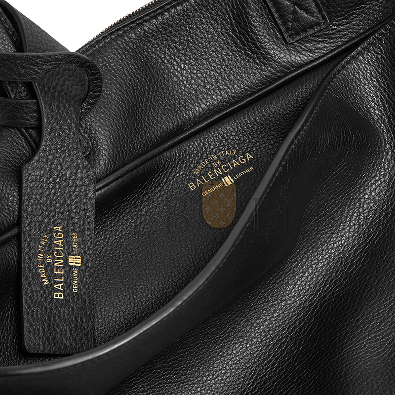 BALENCIAGA WOMEN'S CARRIE BOWLING BAG MEDIUM IN BLACK 8264252ABNQ1000 (35.8*18.7*16.5cm) BALENCIAGA WOMEN'S CARRIE BOWLING BAG MEDIUM IN BLACK 8264252ABNQ1000 (35.8*18.7*16.5cm)