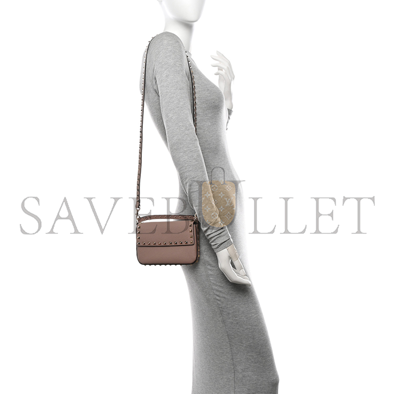 VALENTINO GRAINY CALFSKIN ROCKSTUD CROSSBODY POUCH POUDRE 1W0P0W08VSH-UWT (19*12*3cm)