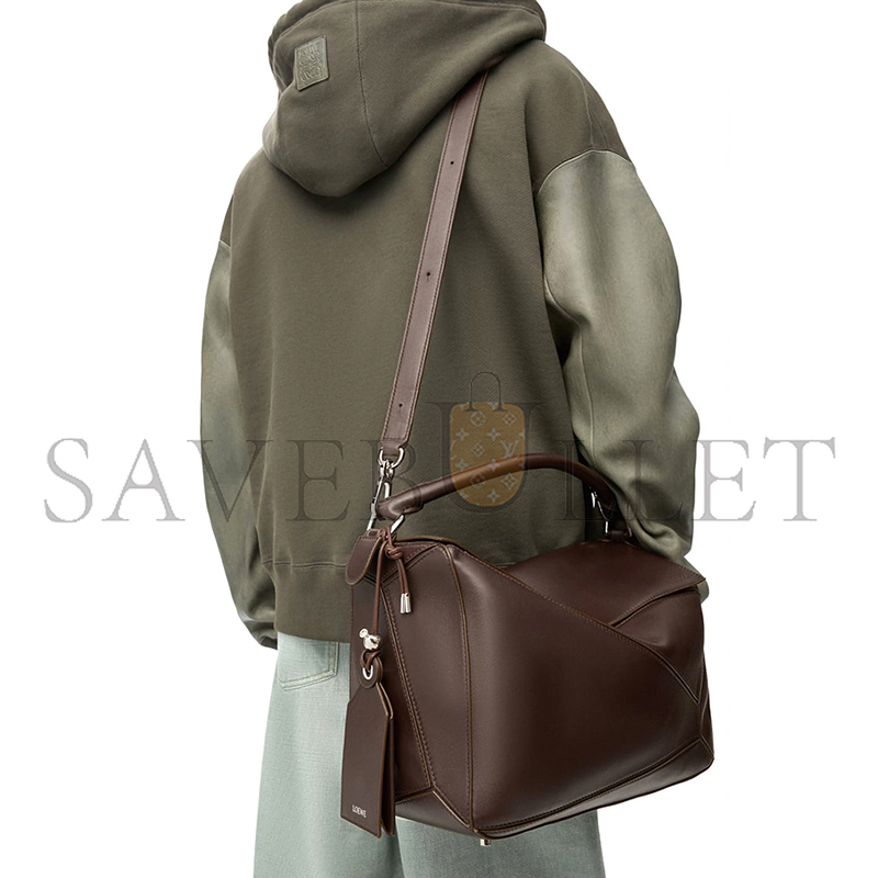 LOEWE LARGE FEATHERLIGHT PUZZLE BAG IN NAPPA LAMBSKIN B510PNLX02 (33*21.5*14.7cm) LOEWE LARGE FEATHERLIGHT PUZZLE BAG IN NAPPA LAMBSKIN B510PNLX02 (33*21.5*14.7cm)