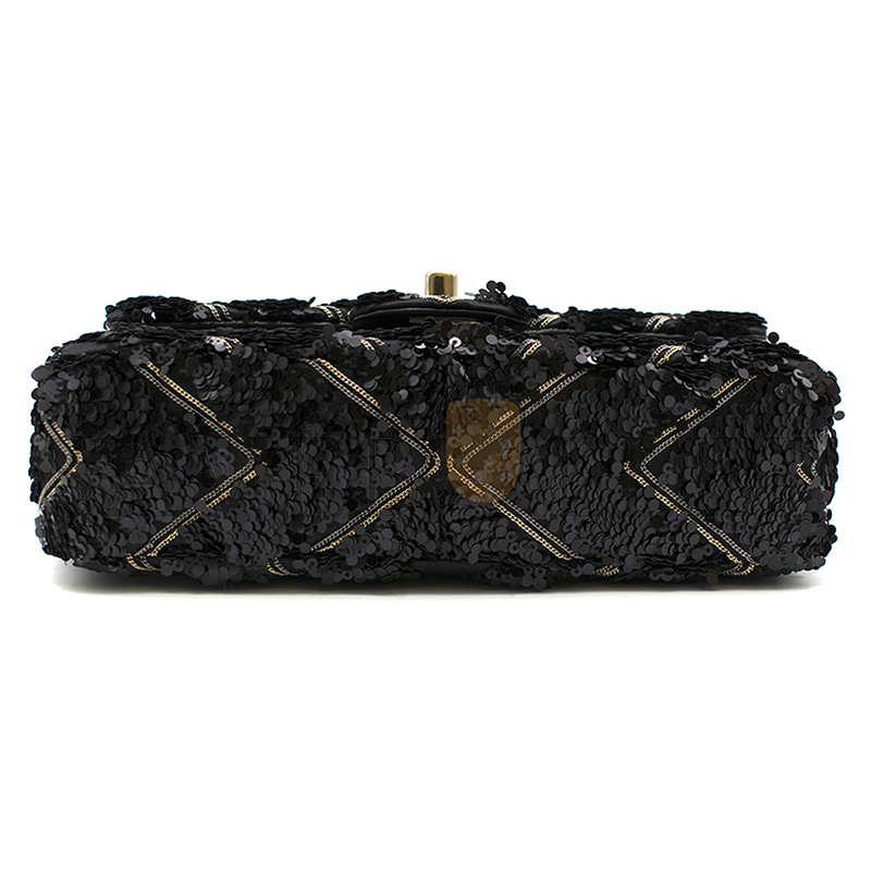 CHANEL CLASSIC FLAP BAG IN CHEVRON CHAIN & SEQUIN WITH BLACK CALFSKIN LINING AND GOLD HARDWARE (21*14*8cm)
